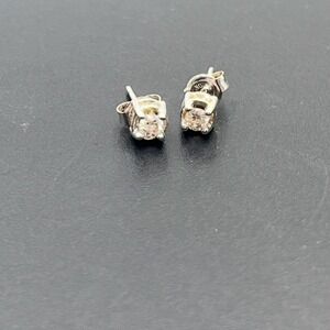 Zei 10k White Gold Round Diamond Stud Prong Set Earrings